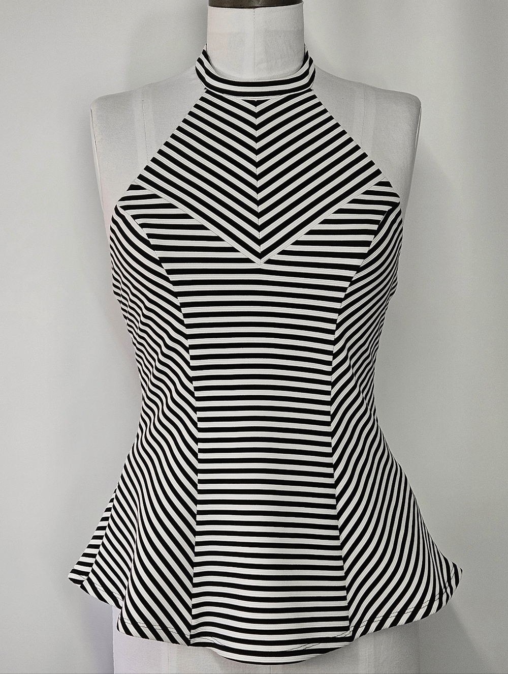 Guess Size S/M Top Halter Peplum Black White Stripe Zipper Knit Chevron Y2K